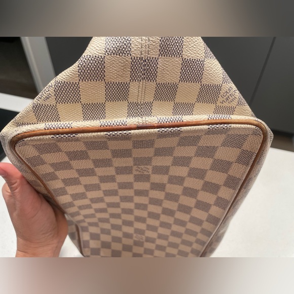 Louis Vuitton Bag - Picture 11 of 16